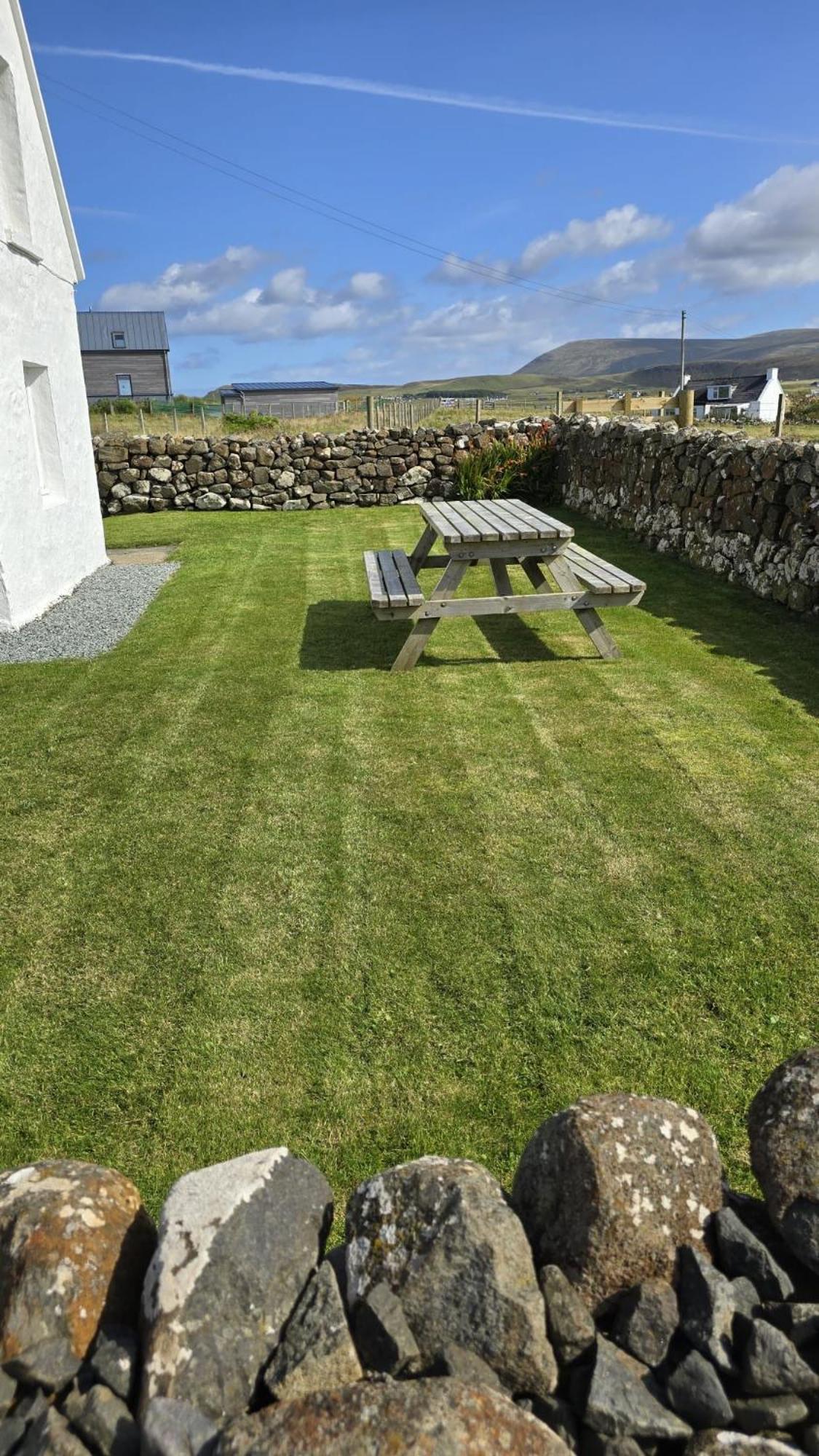 Cnoc Ruaraidh Cottage Kilmuir  Экстерьер фото